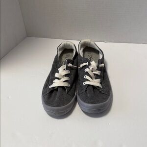 Forever Comfort Gray Fabric with Blue Trim Womens Sneakers 8 1/2 New never wear